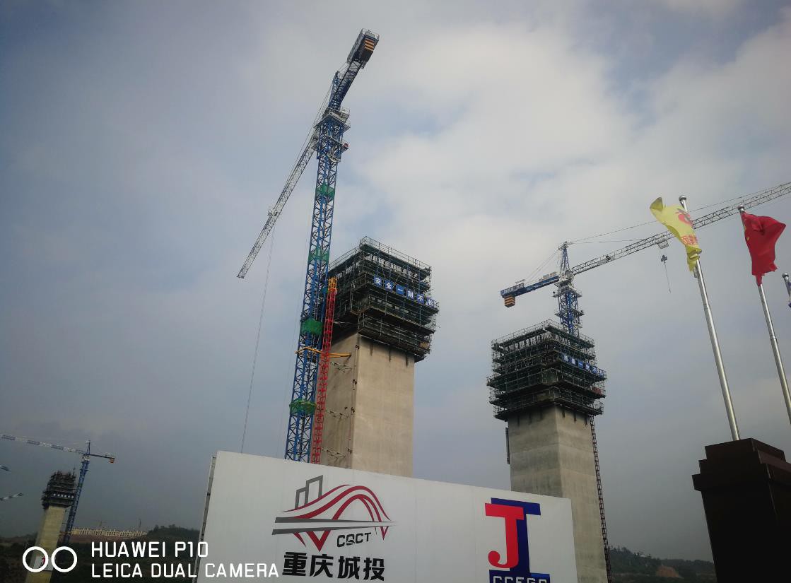 HSH Tower Crane Works For The Caijia Jialing River Bridge Construction Project